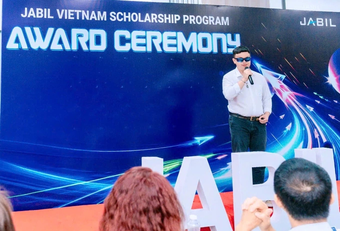Huynh Ngoc Hieu, representing Jabil Vietnam Scholarship recipients, sharing his appreciation. Photo courtesy of Jabil Vietnam