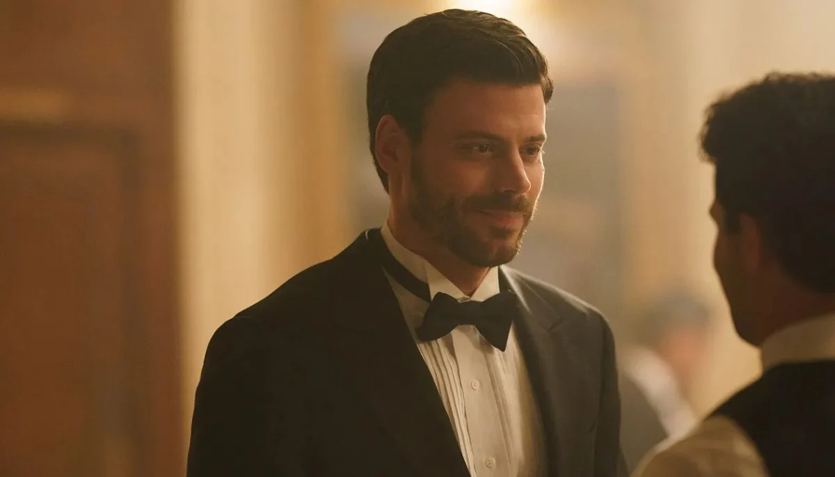 François Arnaud starred in Heated Rivalry