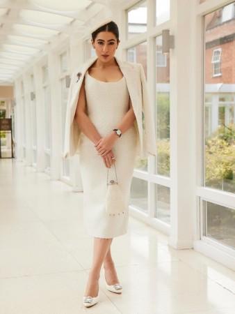 Sara Ali Khan exudes royalty in ivory plunging-neckline outfit; poses with Superman star Henry Cavill at Longines event Sara Ali Khan exudes royalty in ivory plunging-neckline outfit; poses with Superman star Henry Cavill at Longines event