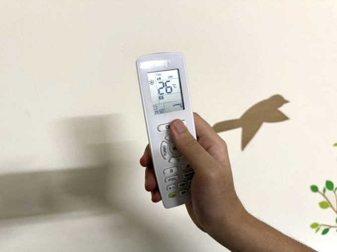 Besides setting up a reserve fund for electricity bills, Ms. Thuy Trang's family always turns on the air conditioner at 26 degrees Celsius as recommended to save electricity. Photo: Provided by the character