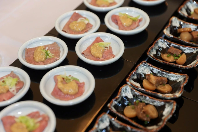 Traditional Japanese dishes embodying the spirit of Washoku are prepared and served directly to guests. Photo by Read/Quynh Tran