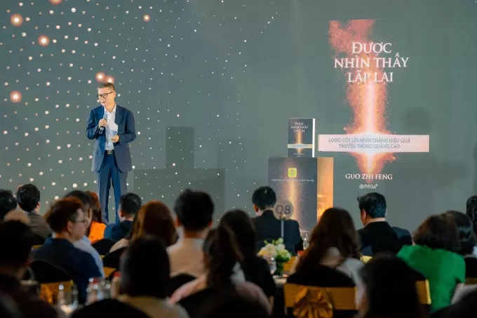 Guo Zhi Feng, Chairman of Chicilon Media, introduces the book Repeatedly Seen. Photo courtesy of Chicilon Media