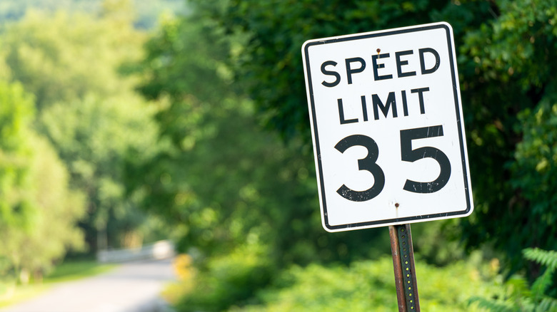 A 35 mph speed limit sign on a rural road
