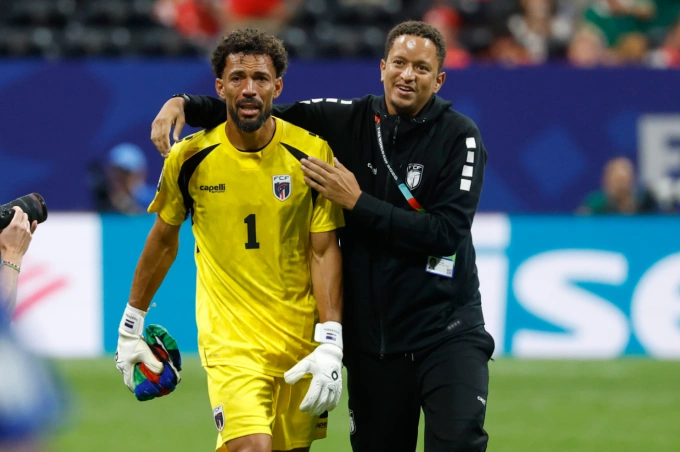 Vozinha (left) burst into tears after the match. Photo: AP