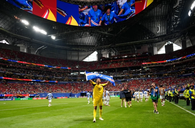 Vozinha raised the Cape Verde flag to celebrate after the match. Photo: AP