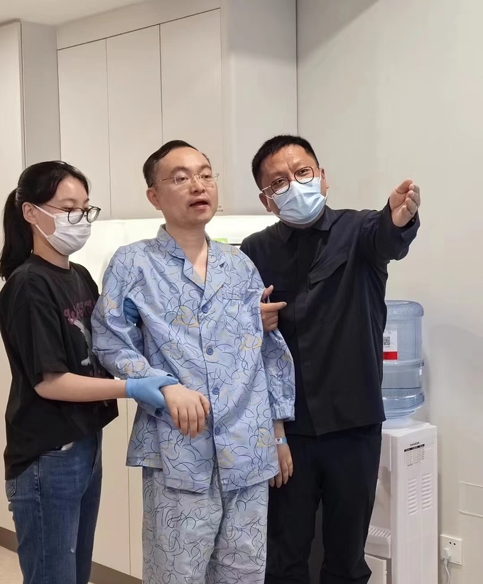 Cai Lei during hospitalization for ALS treatment. Photo from Xiaohongshu