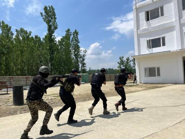 Quick Response Team of J&K Police conducting mock drill ahead of Shri Amarnath Yatra at Anantnag Quick Response Teams