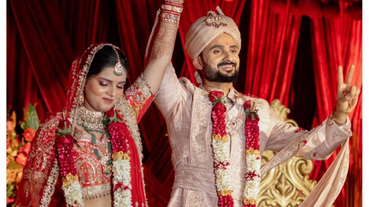 Cricketer Akashdeep took seven rounds with Akshita