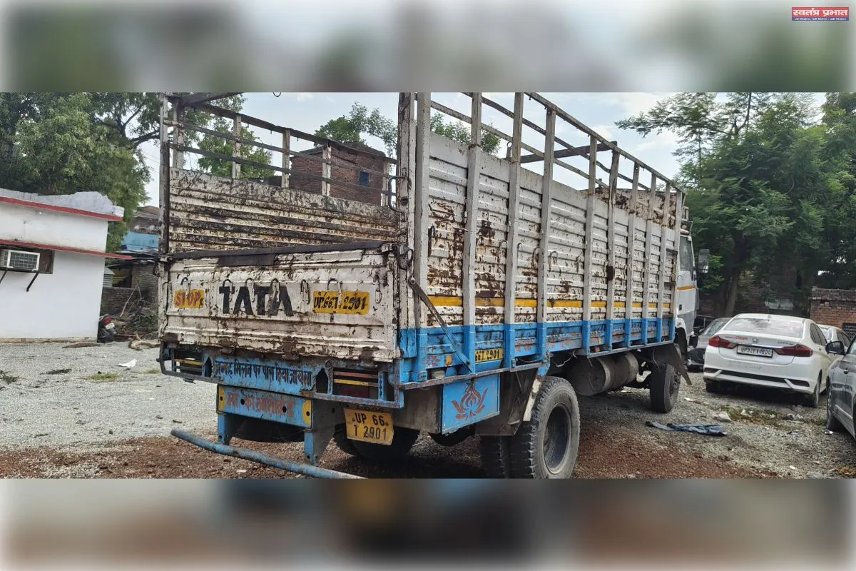 Horrific road accident in Mirzapur: Two cousin sisters died tragically in collision with DCM, uncle seriously injured