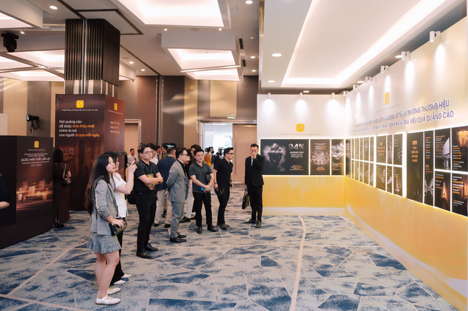 Participants seeing the display area and exhibition at the event. Photo courtesy of Chicilon Media