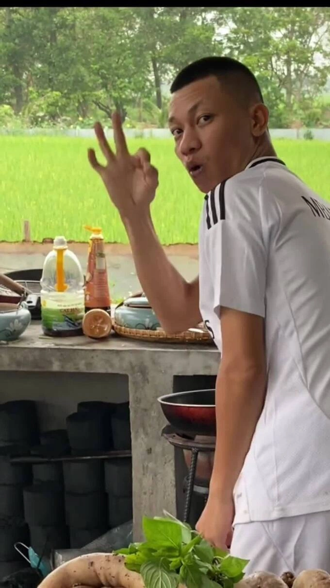 The Hai Phong boy caused a 'storm' on the internet thanks to his appearance like football player Mbappe