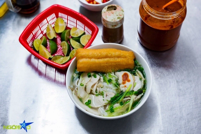 Pho Nguyet scores points thanks to its firm, non-mushy chicken meat and light-tasting broth.