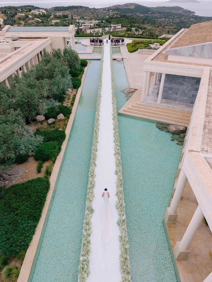 Liu said she and Zhu have loved Greek mythology since childhood and chose the venue to create a temple-like setting where they could invite friends and family into their story.