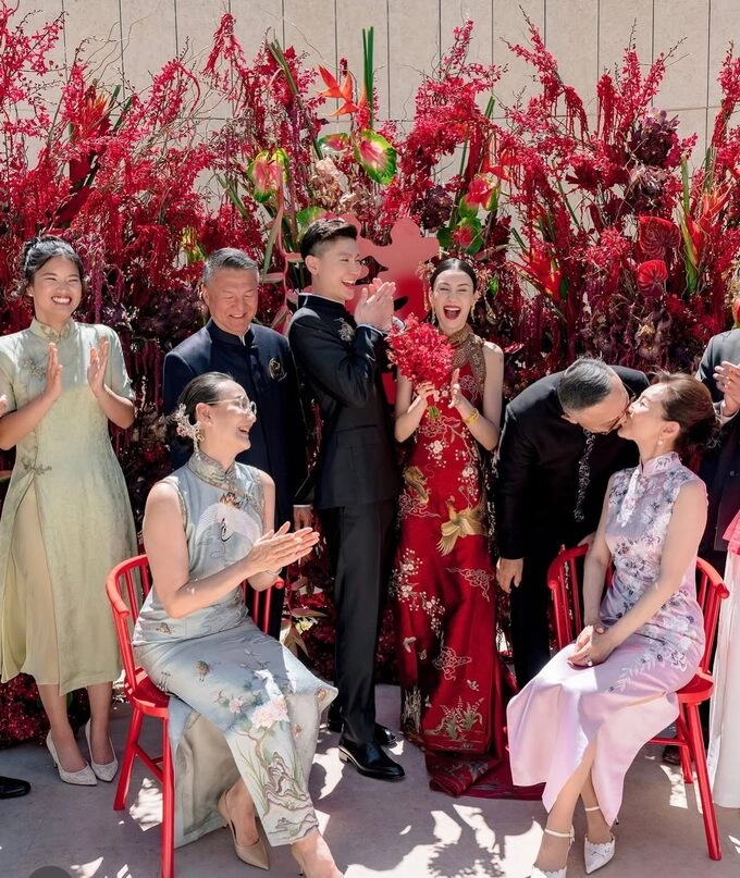 The couple also held a Chinese tea ceremony honoring their heritage. There Liu was in two custom qipaos, the traditional fitted Chinese dress, by Singapore-based designer Adrian Gan: one in classic red, one in ivory drawn from Greek architectural motifs. Both were embroidered with the couples Chinese zodiac signs, those of their families and symbols tied to their personal histories.