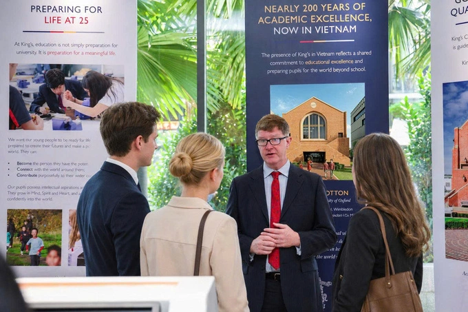 Kieran McLaughlin (2nd, R), Founding Head of School at Kings College Wimbledon Ho Chi Minh City, will introduce the schools educational vision, curriculum, and development plans for the coming years at the event. Photo courtesy of Kings
