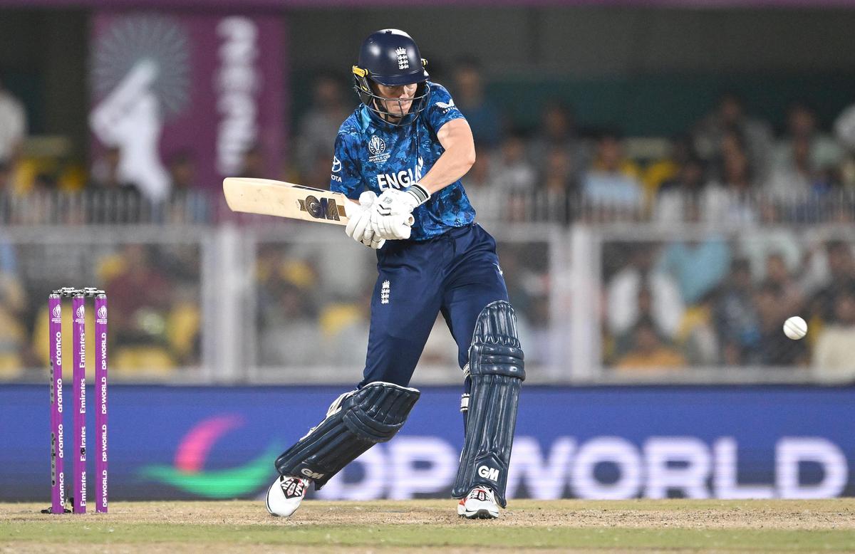 Amy Jones' skillful glovework behind the stumps has earned her a reputation as one of the finest wicketkeepers in international cricket. 