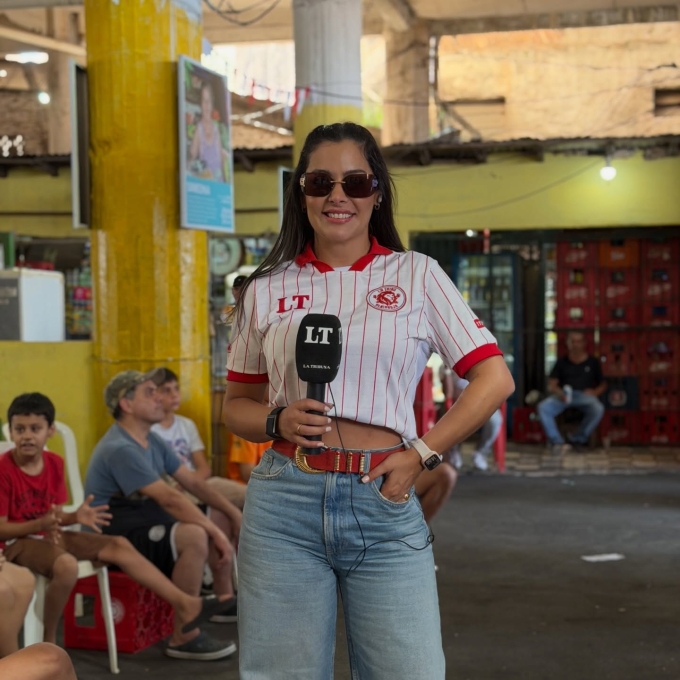 Larissa Riquelme as a football reporter. Photo by Instagram/@larissariquelme
