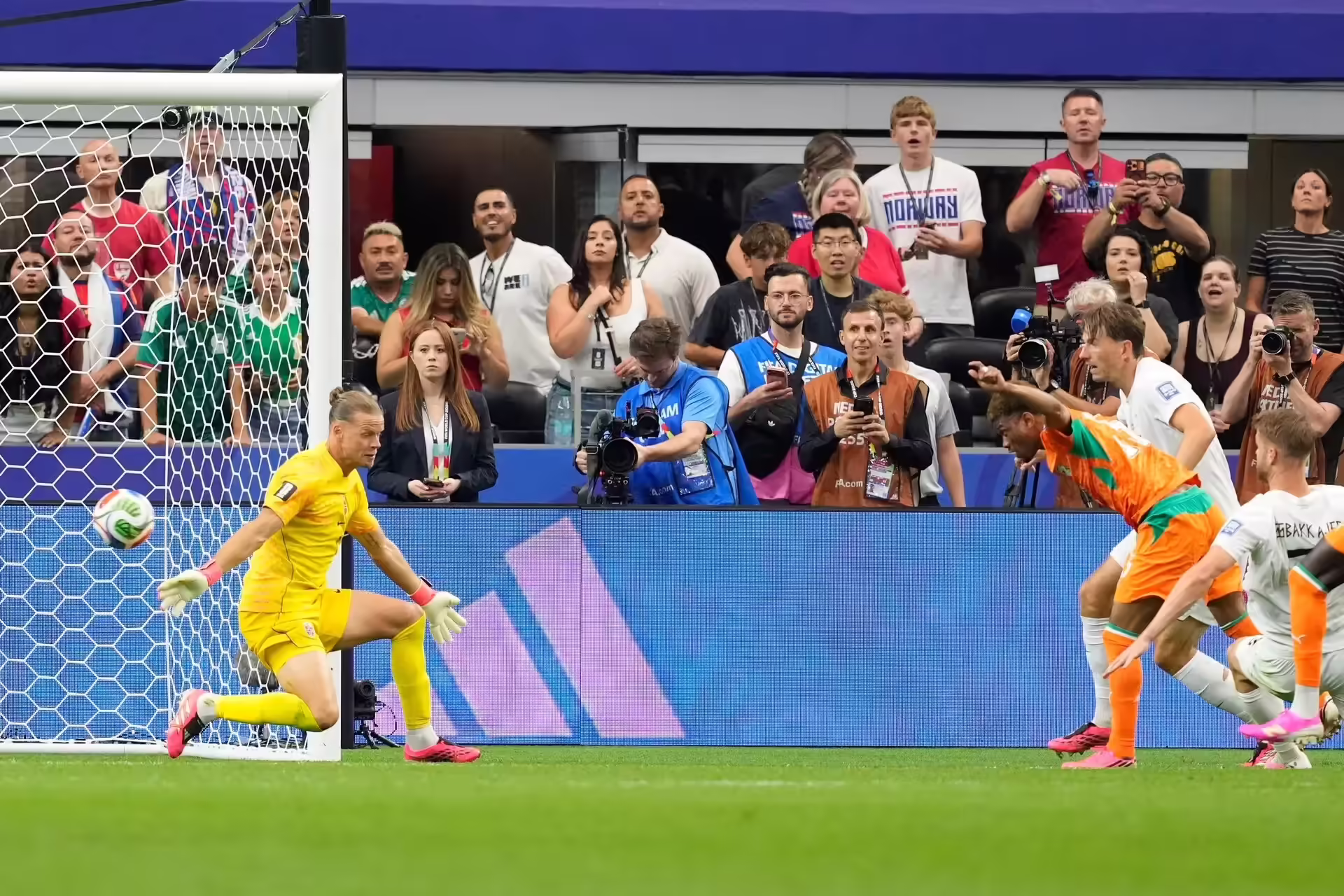 Ivory Coast's Amad Diallo (15), right, scores his side's first goal during the World Cup round of 32 soccer match between Ivory Coast and Norway in Arlington, Texas, near Dallas, Tuesday, June 30, 2026.(AP Photo/Tony Gutierrez) Haaland scores the deciding goal for Norway in win-or-go-home World Cup action, in photos