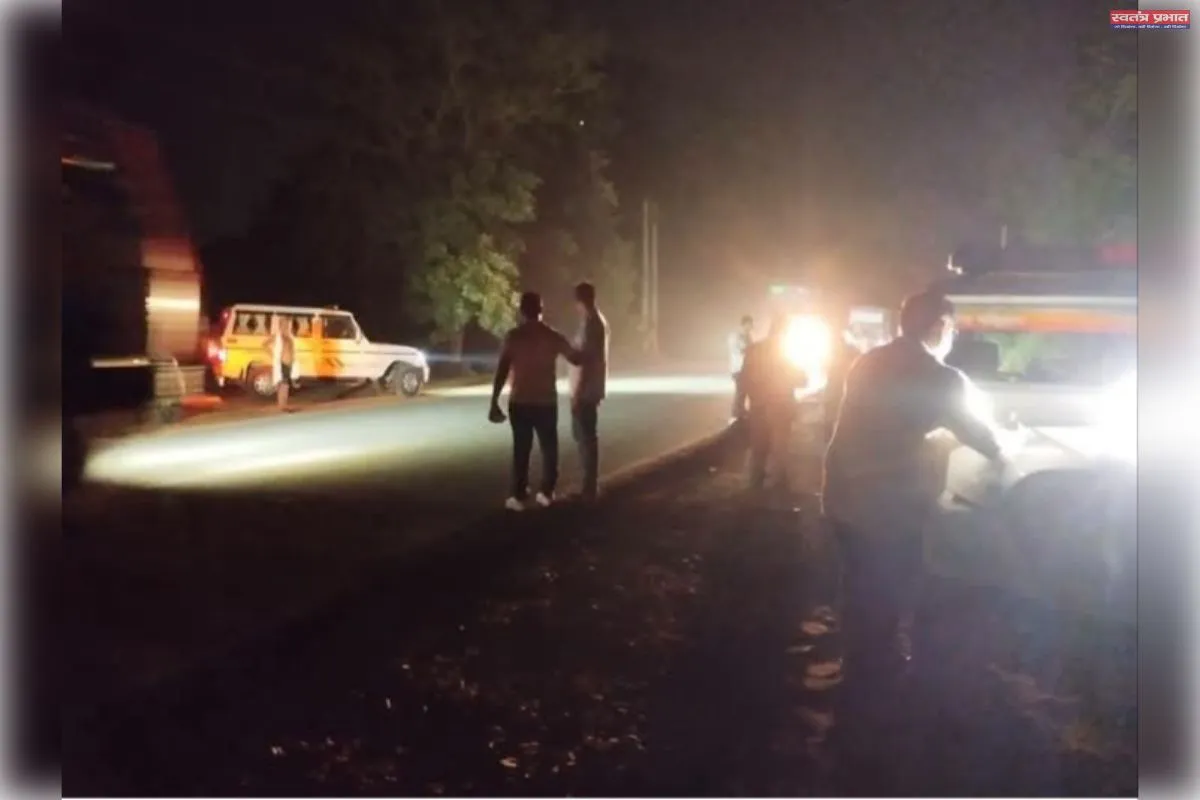 Miscreants snatched a bag full of cash, police started searching.
