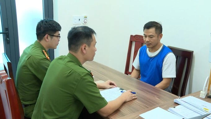 Police took the testimony of suspect Trinh Quang Chung. Photo: Lam Son