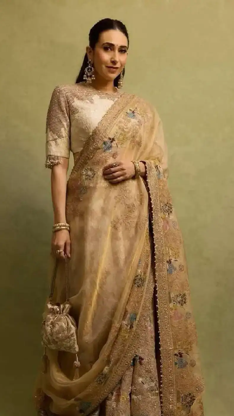 Karisma Kapoor: Spreads the magic of beauty even at the age of 52