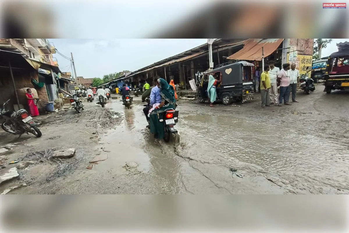 Claims exposed in the very first rain: 'Padri-Dadhiram Road' became the cause of accidents, public safety became a victim of bad politics