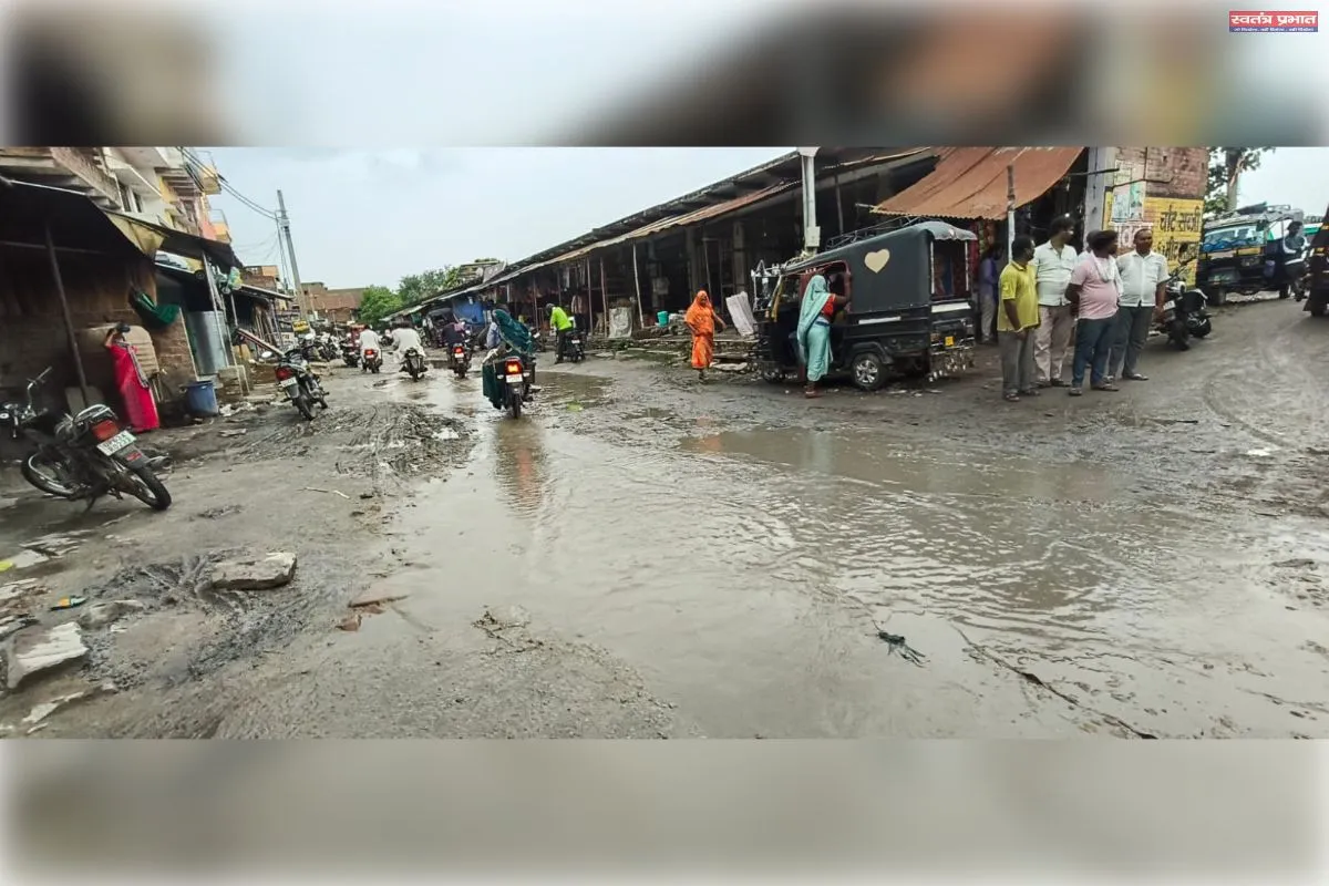 Claims exposed in the very first rain: 'Padri-Dadhiram Road' became the cause of accidents, public safety became a victim of bad politics