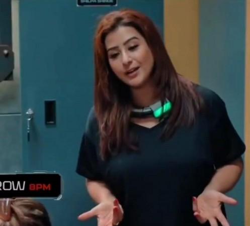 Sunita Ahuja abuses Lock Upp 2 makers, cries, says 'soup tastes like cow's piss'; fans ask, 'How does Govinda tolerate her?'