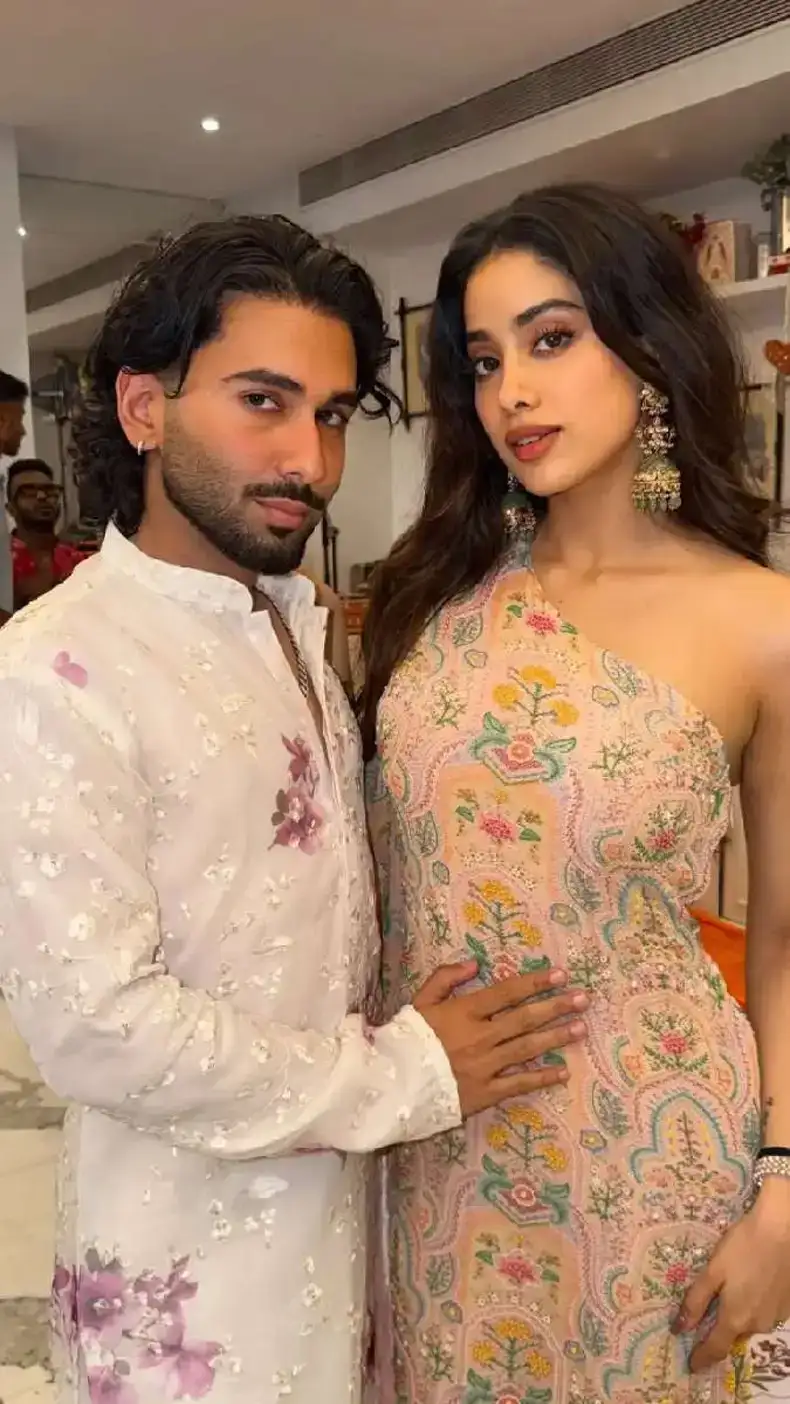 Kapoor sisters' fashion style at Anshula Kapoor's mehendi ceremony
