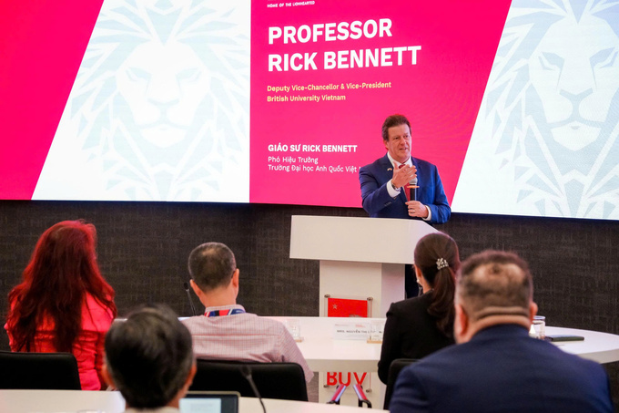 Professor Rick Bennett introduces BUVs Bachelor of Computer Science (Game Innovation) program. Photo courtesy of the university