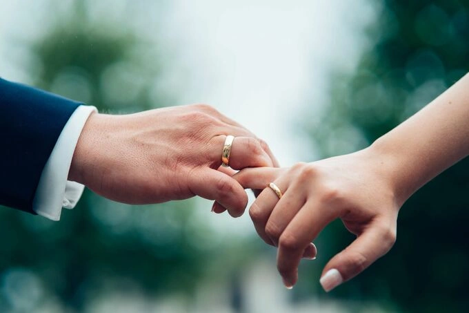 For many young Singaporeans, getting married now comes first, while moving into a shared home may have to wait several years. Photo from Pexels