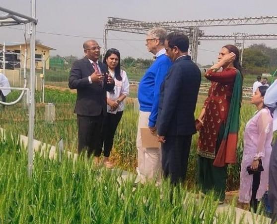 Naresh Kumar Soora explaining Bill Gates on new techniques during his visit to IARI in Pusa, New Delhi on March 1, 2023 (File) Bill Gates
