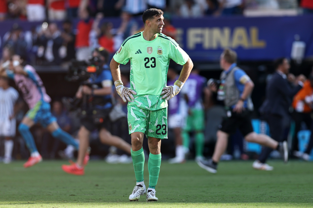 EAST RUTHERFORD, NEW JERSEY - JULY 19: Emiliano Martinez #23 of Argentina reacts after the 0-1 loss during the FIFA World Cup 2026 Final match between Spain and Argentina at New York New Jersey Stadium on July 19, 2026 in East Rutherford, New Jersey. (Photo by Buda Mendes/Getty Images)