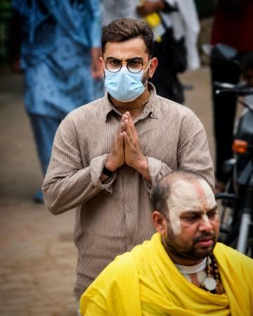 Virat Kohli, Anushka Sharma seek blessings from Premanand Ji Maharaj in Vrindavan; slammed over silence on CJP protests Virat Kohli, Anushka Sharma seek blessings from Premanand Ji Maharaj in Vrindavan; slammed over silence on CJP protests