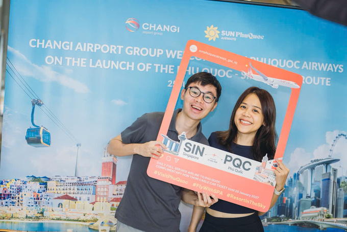 Singaporean tourists took photo before their flight to Phu Quoc. Photo courtesy of Sun PhuQuoc Airways