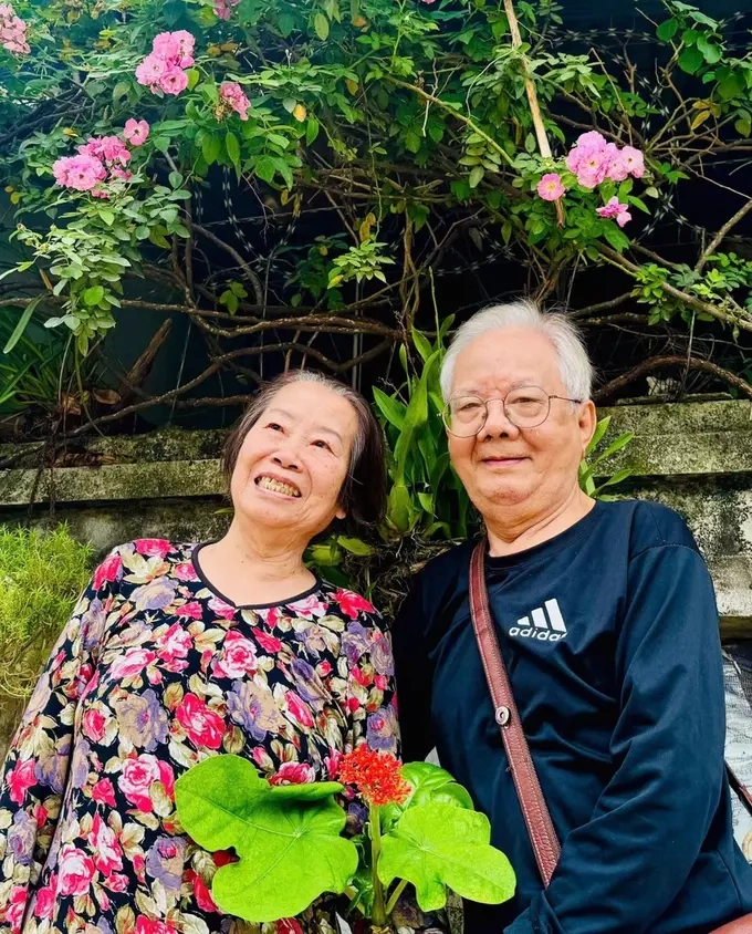 Ngoc Cam and Bach Che in Hanoi during a date in 2025. Photo: Provided by the subject