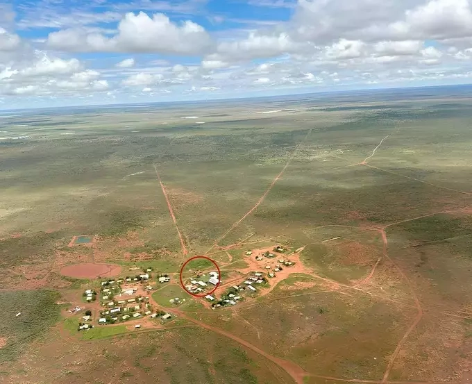Mulan Aboriginal Community is like an oasis in the desert. The red circled area is John Pujajangka-Piyirn Catholic School and the teachers housing, where Minh Phuong teaches. Photo: John Pujajangka-Piyirn Catholic School