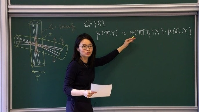 Hong Wang lectures on Kakeya. Photo by IHES