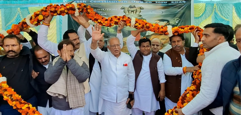 Congress leaders during the mass contact program at Rajouri in Jammu and Kashmir Congress leaders