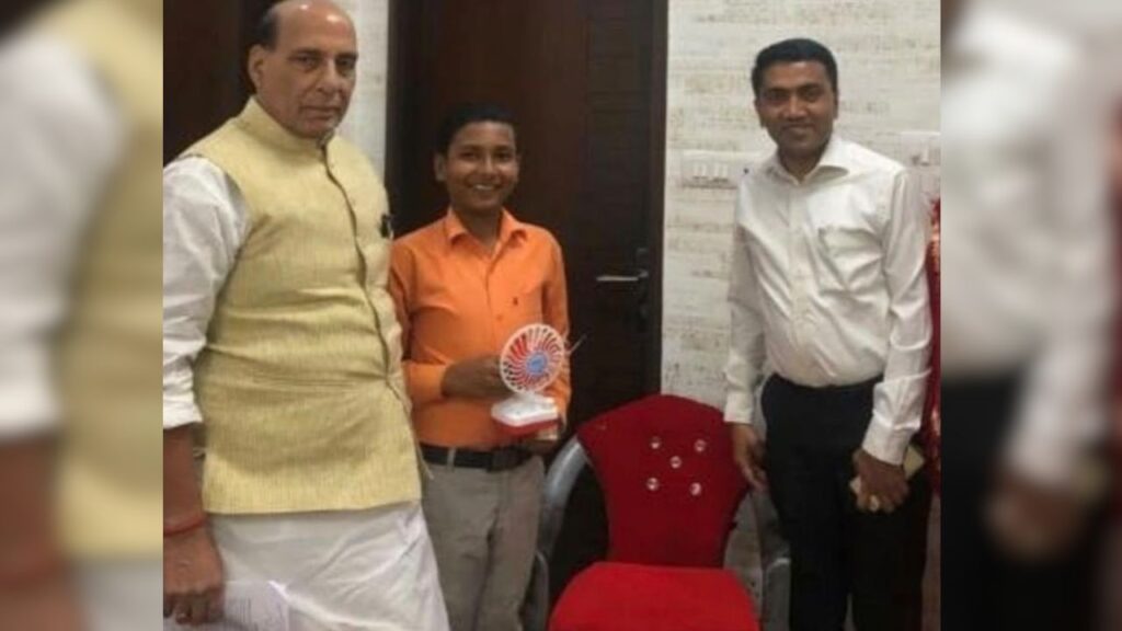 A bright innovator since childhood, Rahul Singh presents one of his inventions to Union Minister Rajnath Singh and Goa CM Pramod Sawant. (Source: Rahul Singh's family)