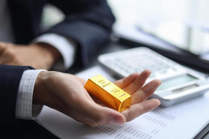 Gold and silver surge up to 1 pc amid geopolitical uncertainty Gold and silver surge up to 1 pc amid geopolitical uncertainty