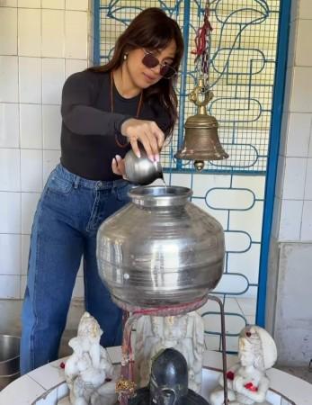 'Is this bhakti or photoshoot?': Bhumi Pednekar faces backlash for wearing sunglasses while offering prayers at Shivling during Sawan