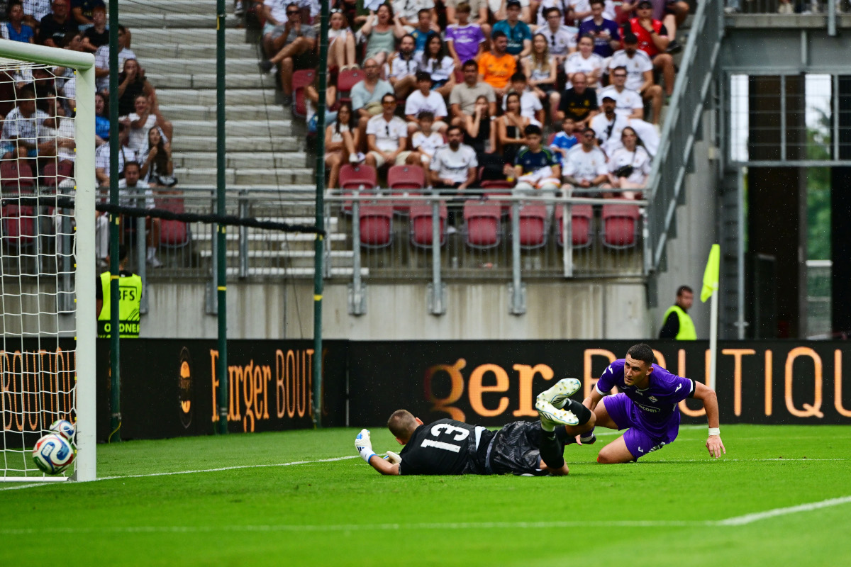 KLAGENFURT, AUSTRIA - AUGUST 01: Roberto Piccoli of ACF Fiorentina scores his team's first goal during the pre-season friendly match between Real Madrid and Fiorentina at Woerthersee Stadion on August 01, 2026 in Klagenfurt, Austria. (Photo by Christian Bruna/Getty Images)
