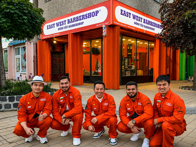 Founded by Vietnamese entrepreneur Nguyen Hoai Thanh (C), the company has rapidly grown into one of Vietnams largest barbershop networks. Photo courtesy of Dong Tay Barbershop