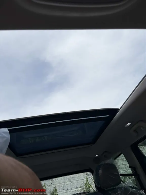 scorpio-n-panoramic-sunroof scorpio-n-panoramic-sunroof
