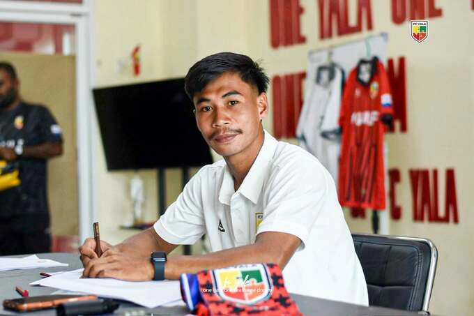 Safwan Awae ký hợp đồng với Yala FC vào ngày 29/7/2026. Ảnh: Yala FC