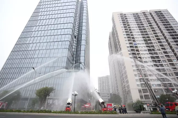 A firefighting drill at Ocean Park apartment complex in Hanoi in 2025. Photo by Pham Chieu