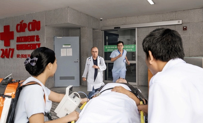 Bệnh nhân được đưa về khoa cấp cứu. Ảnh: Bệnh viện cung cấp