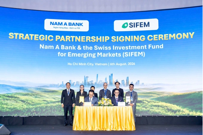 Nam A Bank signing an international green credit agreement with SIFEM AG. Photo courtesy of the bank