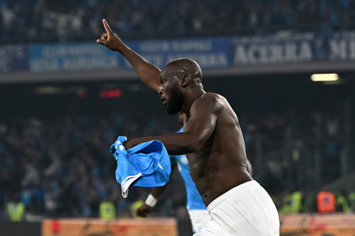 NAPLES, ITALY - MAY 23: Romelu Lukaku of Napoli celebrates scoring his team's second goal during the Serie A match between Napoli and Cagliari at Stadio Diego Armando Maradona on May 23, 2025 in Naples, Italy. (Photo by Francesco Pecoraro/Getty Images)